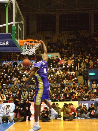 内维尔：顶级联赛中输球是正常现象，阿森纳不应因此慌乱（内维尔：顶级联赛失利属常态，阿森纳无需慌张）