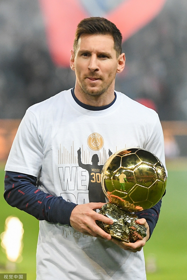 埃基蒂克：我将萨拉赫视为榜样，与他并肩作战令人荣幸（埃基蒂克称萨拉赫为榜样 与其并肩作战倍感荣幸）