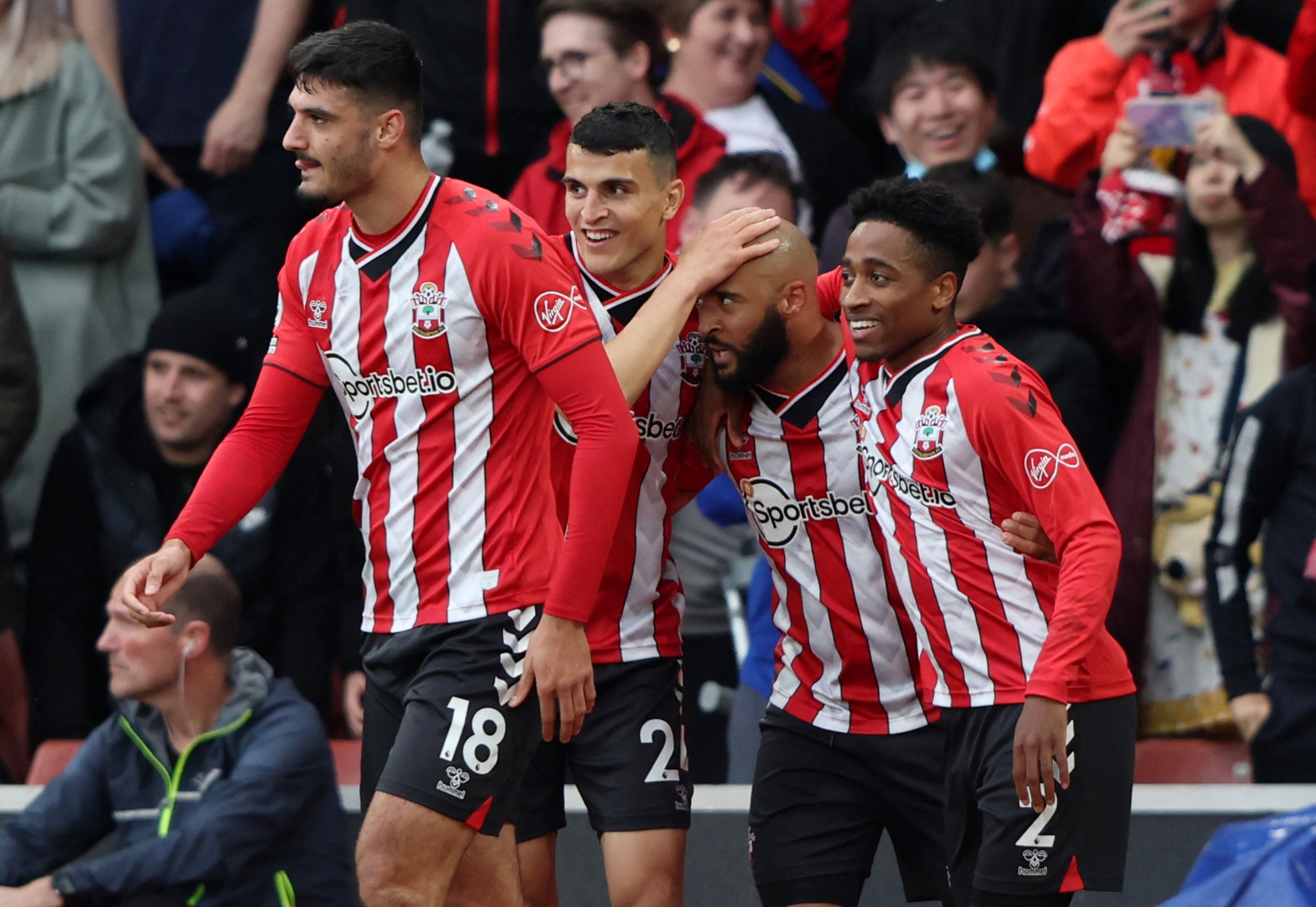 北京首钢主场氛围爆表（北京首钢主场气氛爆棚）