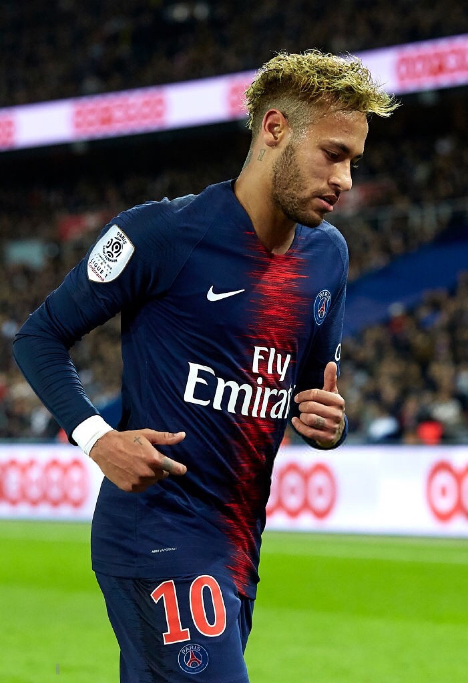 每体：奥尔莫是巴萨新的中场多面手，他的特质符合弗里克需求（每体：奥尔莫成巴萨中场新全能棋子，特性契合弗里克战术需求）