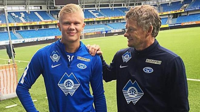 大连人队球迷热情依旧（大连人队拥趸热情不减）