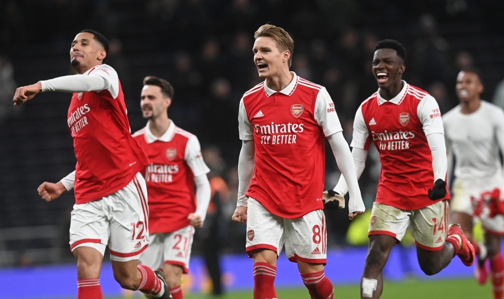 海港战武里南联海报：以物理试卷为背景，解“南”题（海港迎战武里南联海报：物理试卷背景，攻克“南”题）