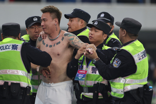 陈泽仕：踢的队伍多了，遇到韩国队这一类对手时也会更加自如（陈泽仕：比赛踢得多了，遇到韩国队这类对手会更从容）