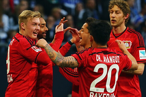 足球曼联新援首秀即破门，球迷高呼：值了！（曼联新援处子秀就进球，球迷直呼：值回票价！）