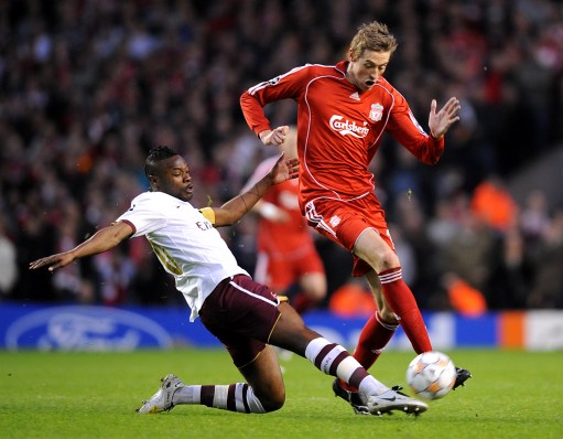 乔治压哨绝杀成为全场焦点（乔治压哨绝杀抢尽风头）