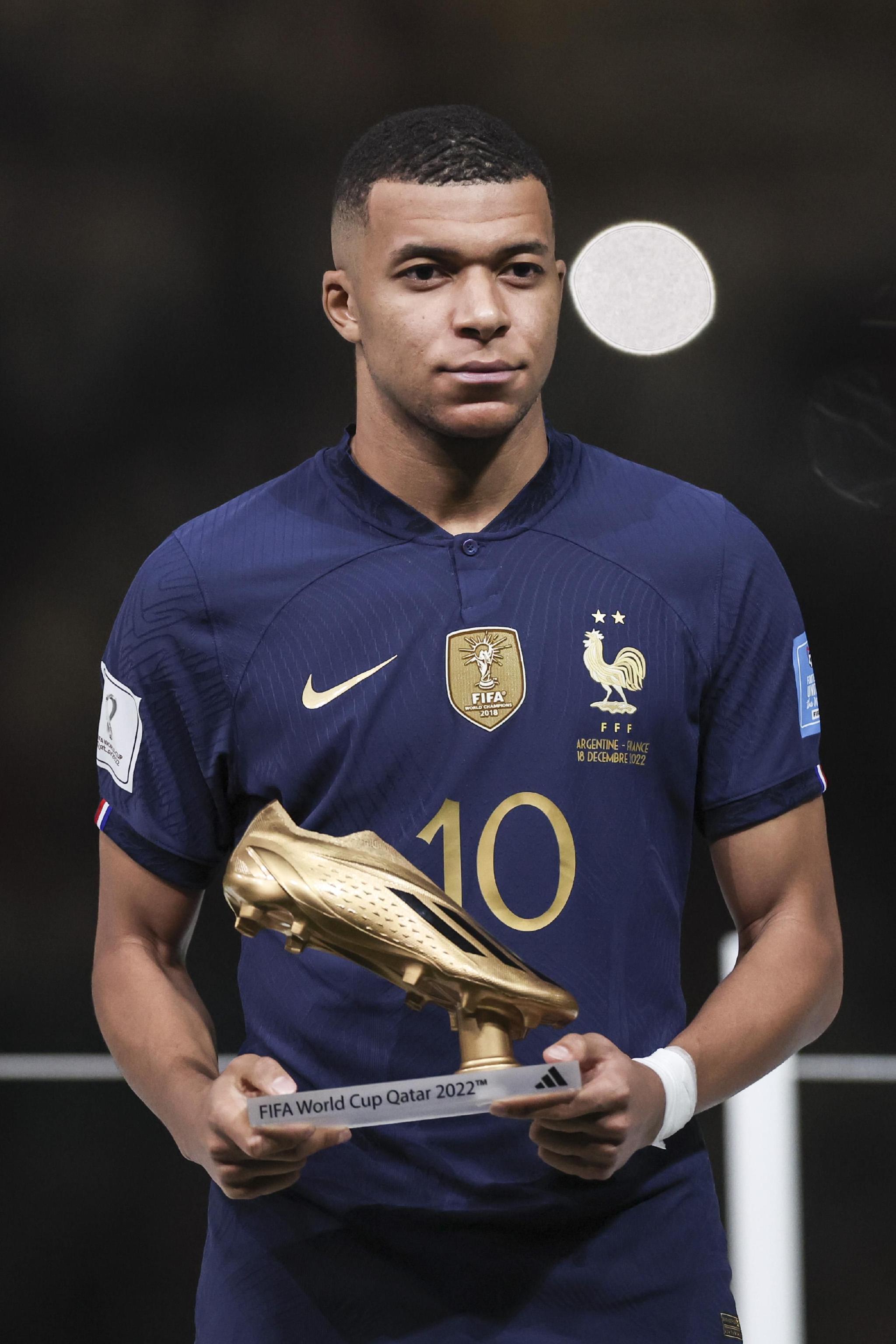 曼城瓜帅战术调整成功击败托特纳姆（瓜帅变阵奏效，曼城力克托特纳姆）