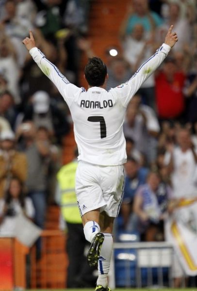 拉眼角引发争议的全北助教宣布辞职，此前因种族歧视被判禁赛5场（因拉眼角争议、涉种族歧视被禁赛5场的全北助教宣布辞职）