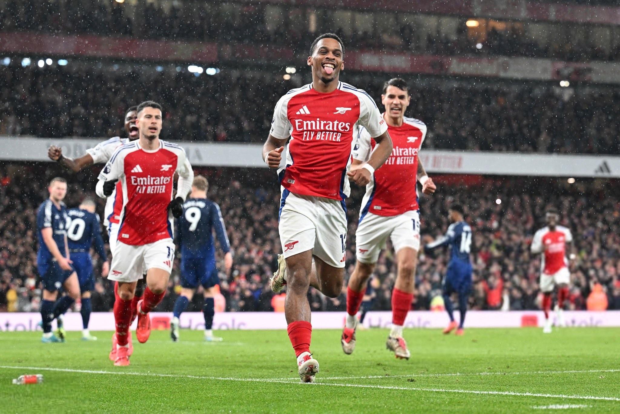 科曼：感谢拜仁邀请我回来，很荣幸与大家分享那些美好时光（科曼：感谢拜仁邀我回归，能与大家重温美好回忆倍感荣幸）