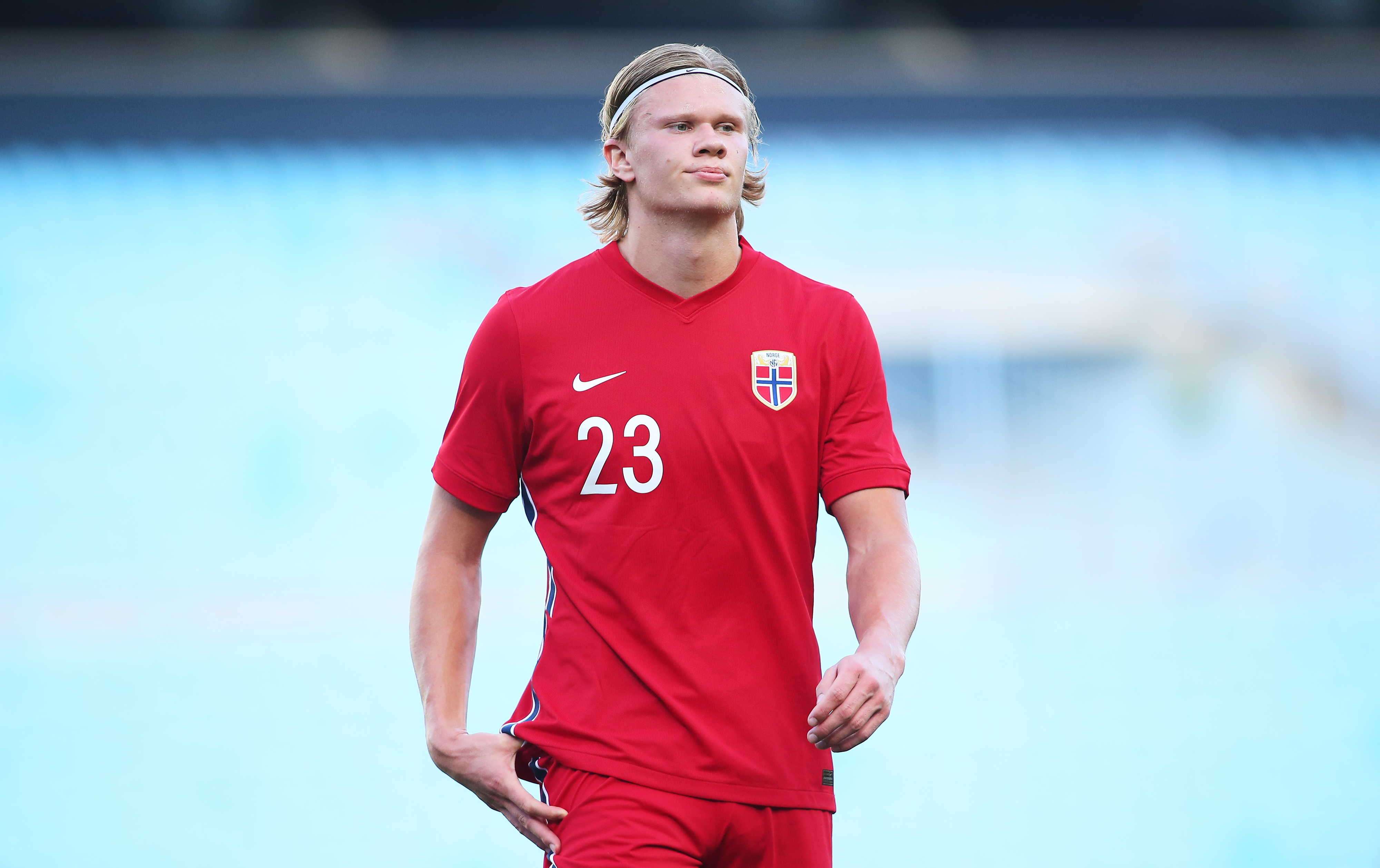 世界杯裁判名单公布，中国裁判再次入选（世界杯裁判名单出炉，中国裁判再度入围）