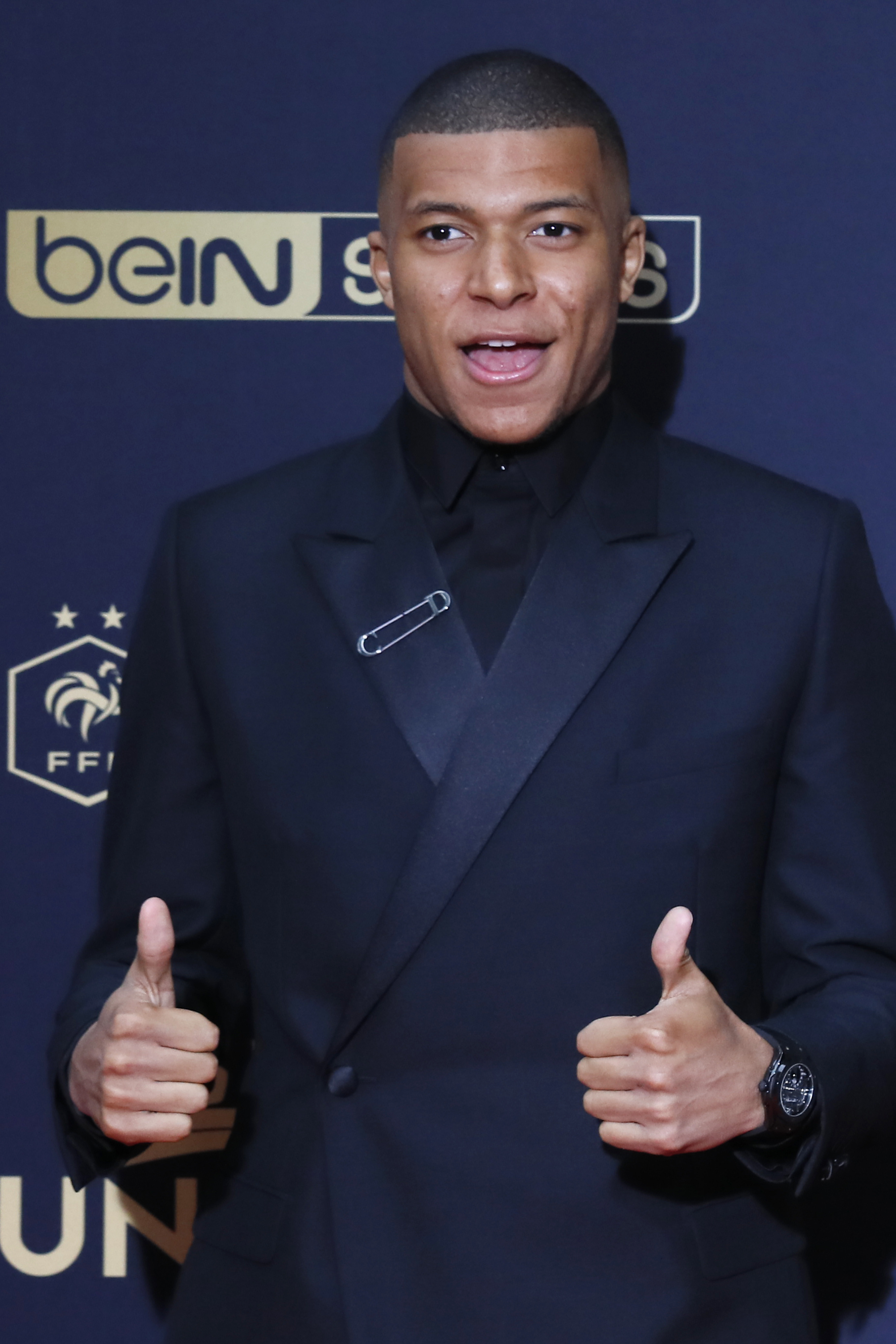 自威廉以来，埃斯特旺是首位连续3场欧冠进球的切尔西球员（埃斯特旺成为切尔西队自威廉之后首位在欧冠连续三场破门的球员）